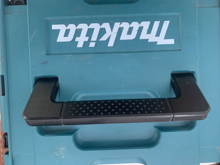 Makita BO6050/220V/750W/ ексцентър шлайф/ с куфар
