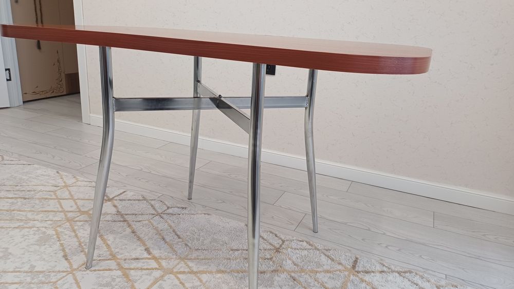 Продам обеденный стол