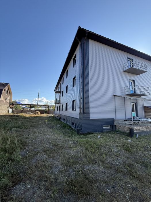 Коммерческое помещение, жилой дом