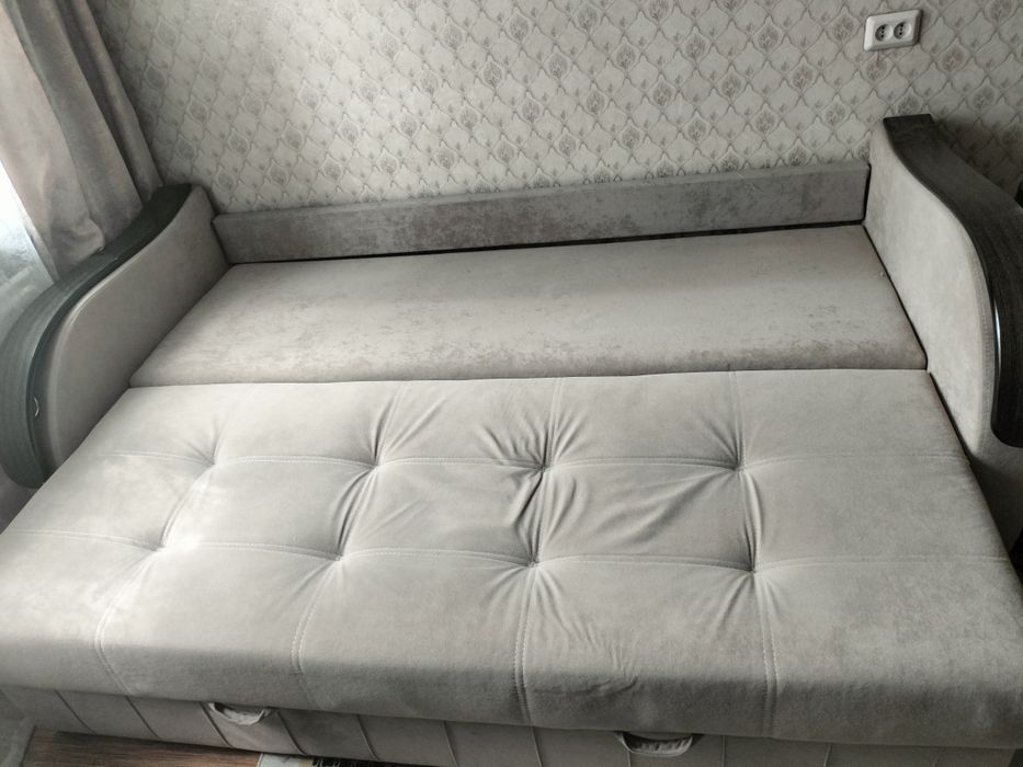 Продам диван. Цвет бежевый.