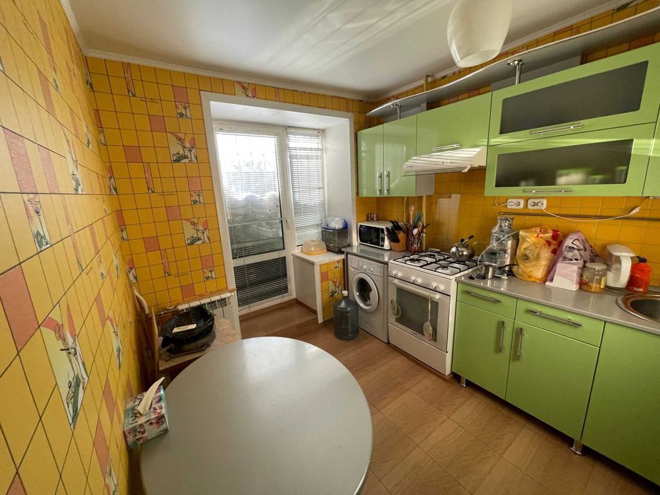 Продаётся 3-комнатная в Центре.