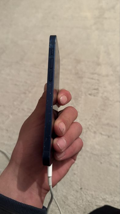 IPhone 12 128гб емкость 77