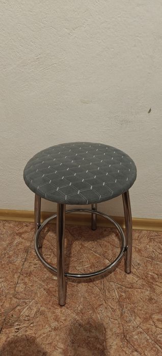 Продам стулья и табуретки