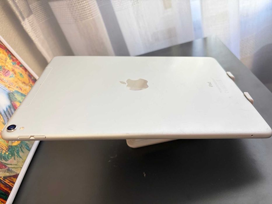 Apple iPad Pro 1gen A1709 10.5' 256GB WiFi + Cellular / Silver [4GB RAM]