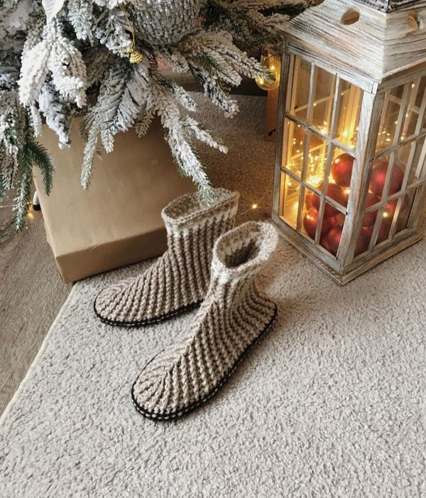 Вязаные носки на Новый год