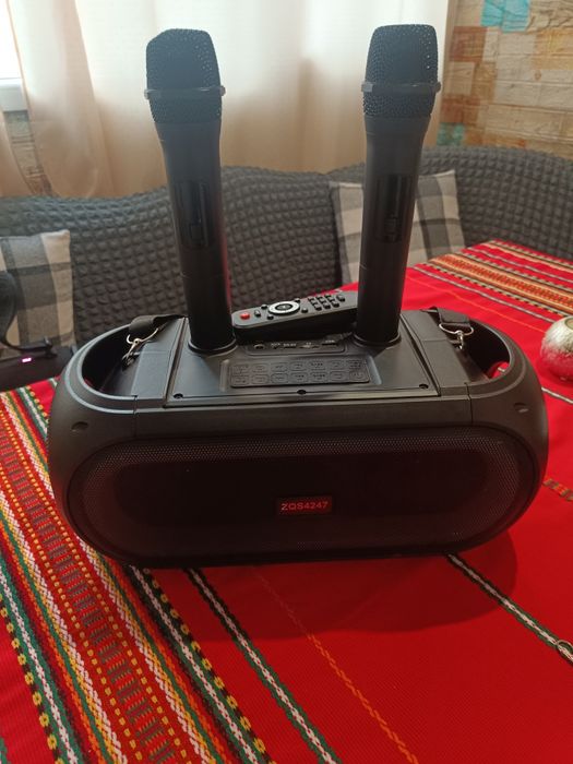 Преносима караоке Bluetooth колонка с два микрофона
