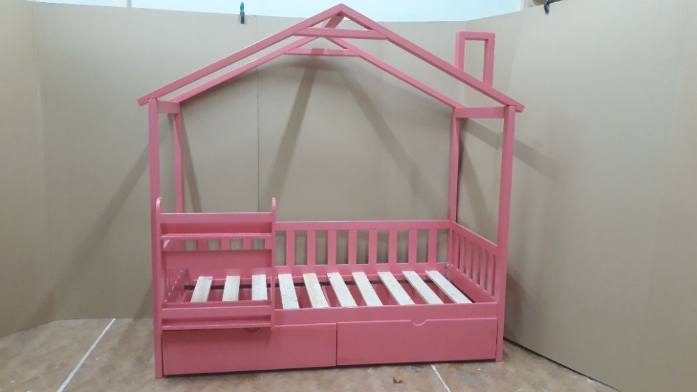 TRANSPORT GRATUIT.Pat casuta,cod 303