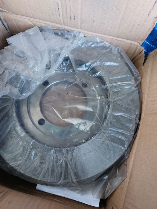 Предни спирачни дискове за Хюндай kупе 1998г.