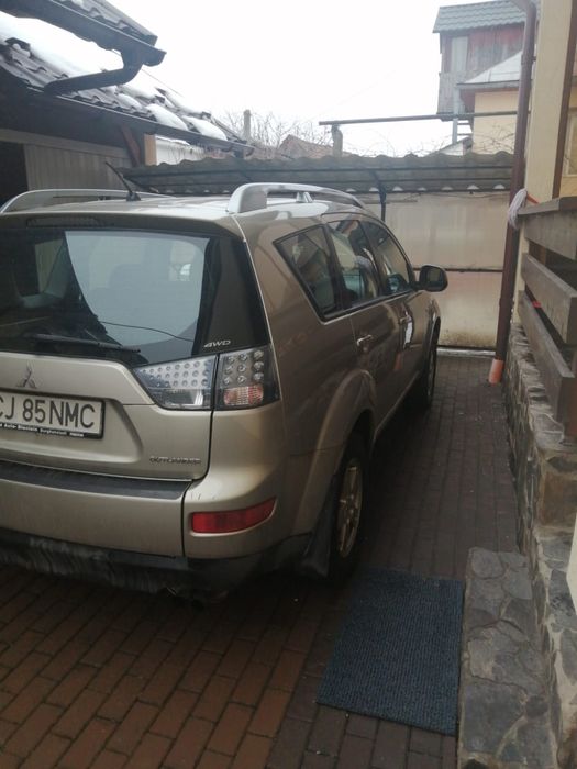 Vând Mitsubishi Outlander