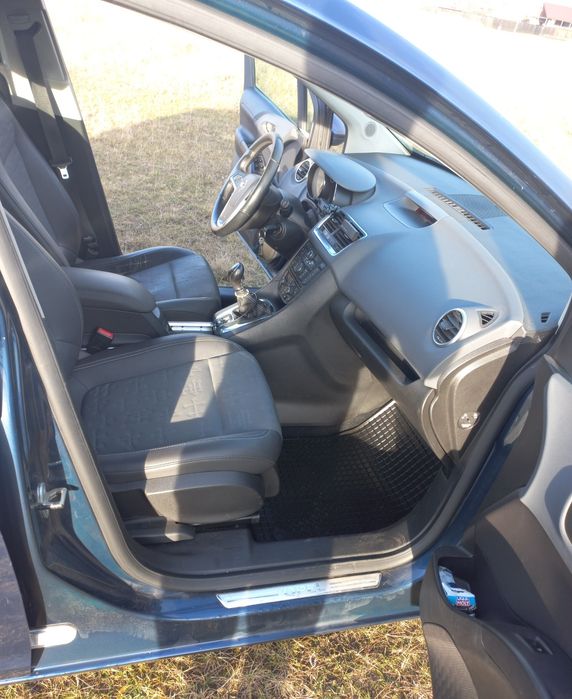 Dezmembrez Opel Meriva B diesel 1.3