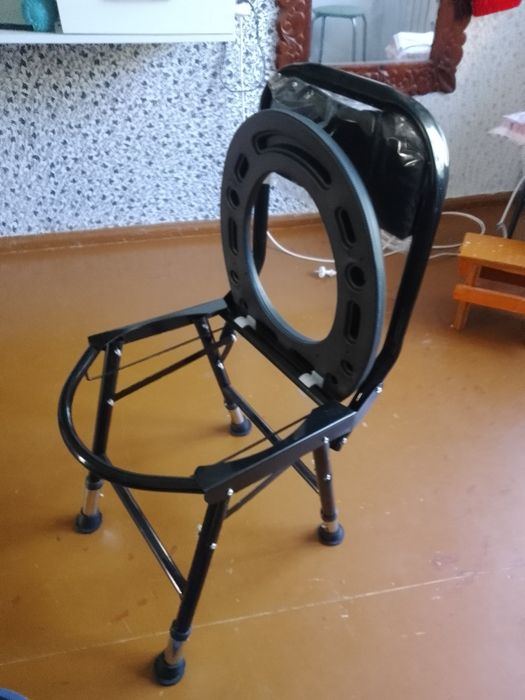 Стул с горшком складывается