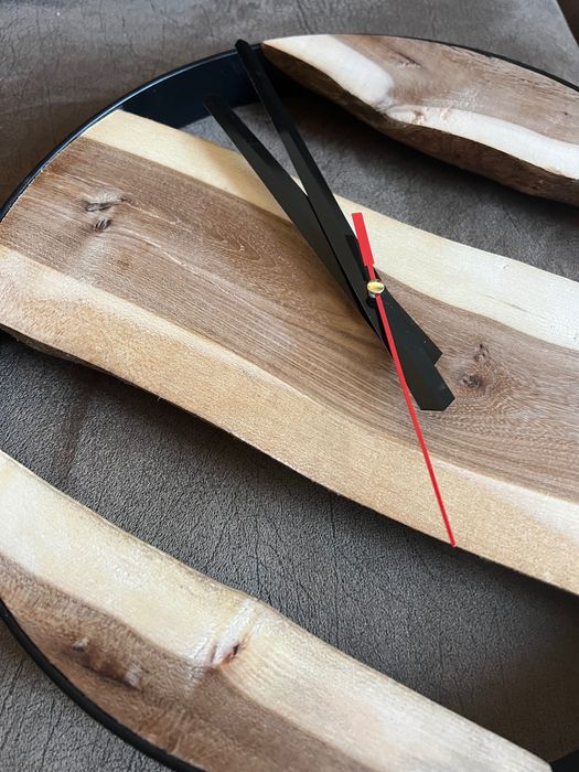 Стенен часовник от дърво и желязо