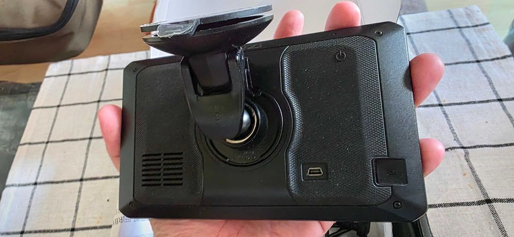 Навигация за камион Garmin Dezl 700 7 инча най новите карти за цяла Европа и Турция пълен комплект работи с Фротком Frotcom