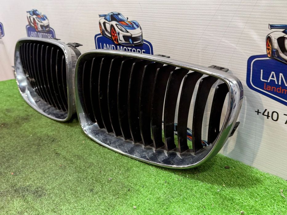 GRILA BARA FATA CENTRALA BMW E93 320D 2013 2.0 DIESEL COD OEM 51137166439 / 7166439 / 7166440 / 51137166440 / DECAPOTABILĂ (CABRIOLET) 2005-2013