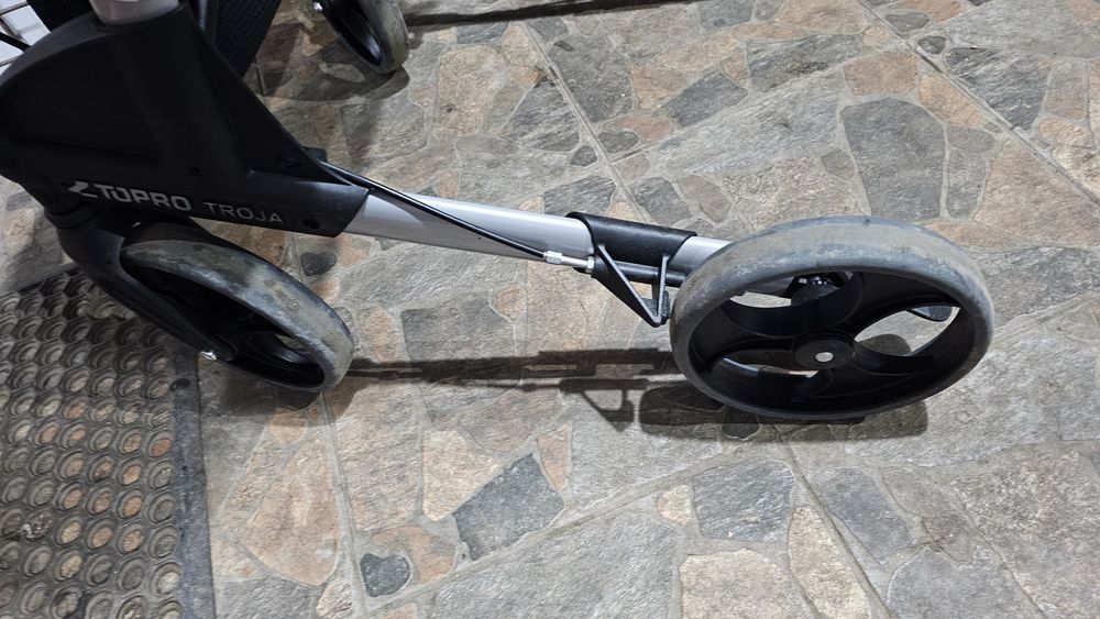 Rolator/Cadru de mers cu sprijin pe coate