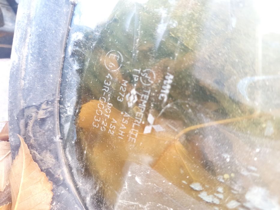 Стекло боковое Делика.