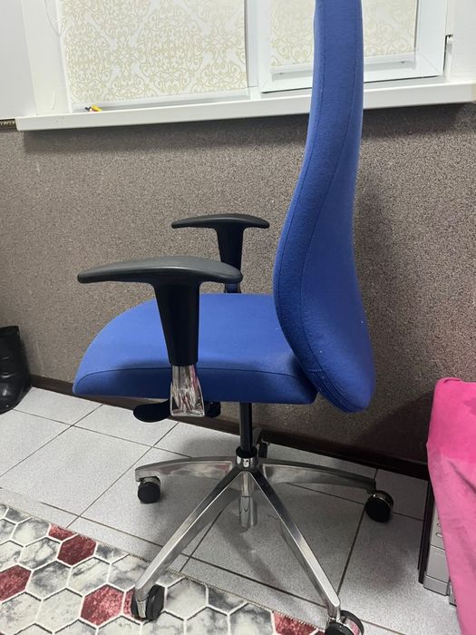 офисное кресло продам за 15 тысяч