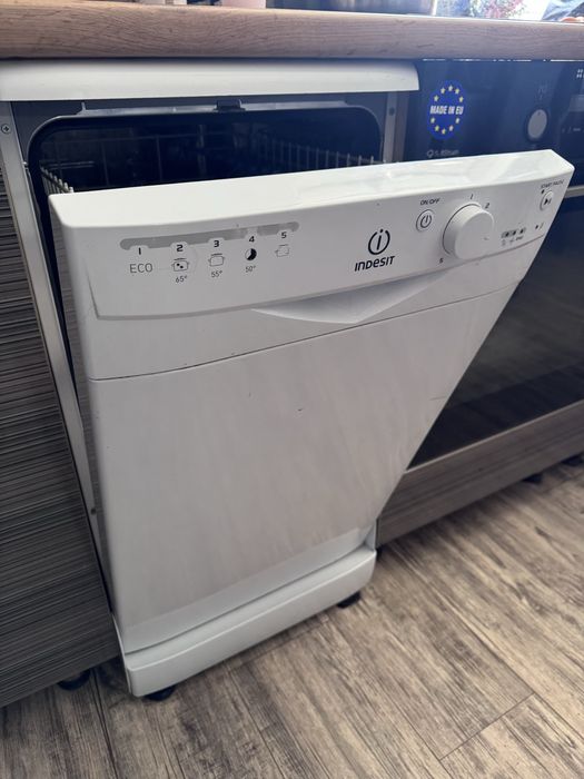 Машина посудомоечная