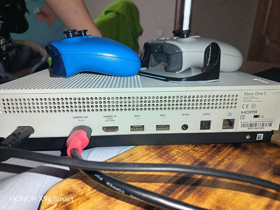 XBOX ONE S  512 гб