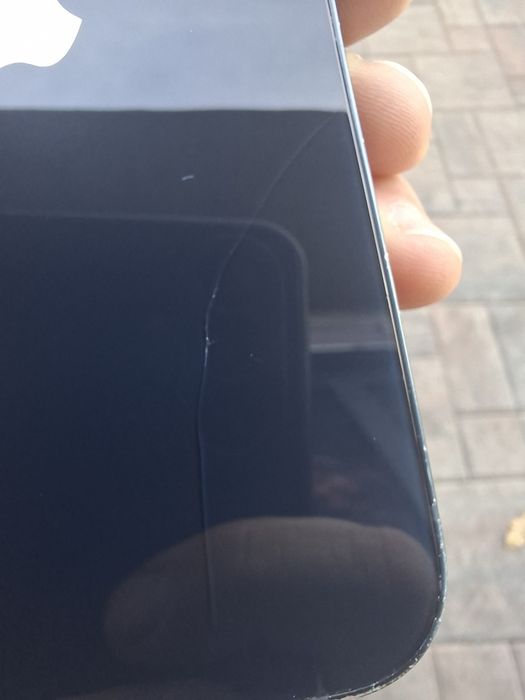 Iphone 13 fisurat pe spate
