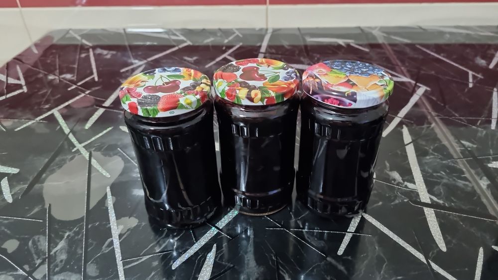 Dulceață de cireșe amare