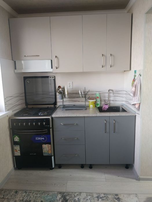 Яккасарой р-н, тц NEXT олдида 3 хонали квартира сотилади. TL