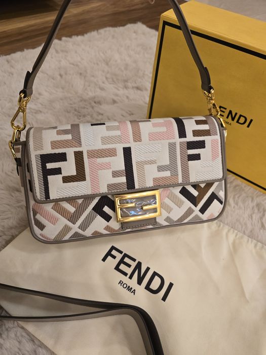 Налична чанта Fendi Baguette