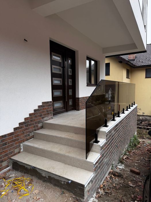 Tâmplărie PVC, Aluminiu, Lemn – Uși & Ferestre