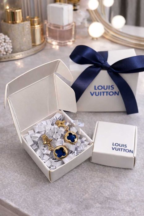 обеци златисти със син цирконии камък ЛВ LV louis vuitton нови с кутия