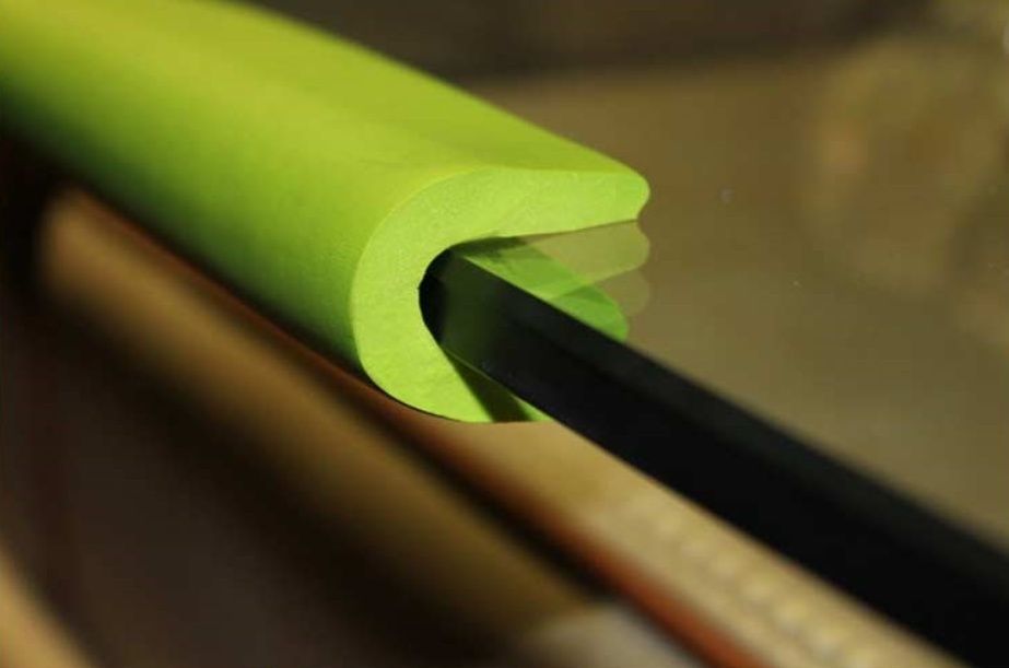 Banda protectie "U" 2m pentru muchii si colturi.