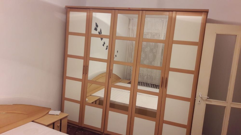 Închiriez garsoniera,