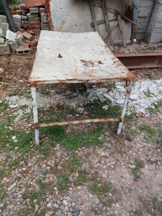 Стол металлический