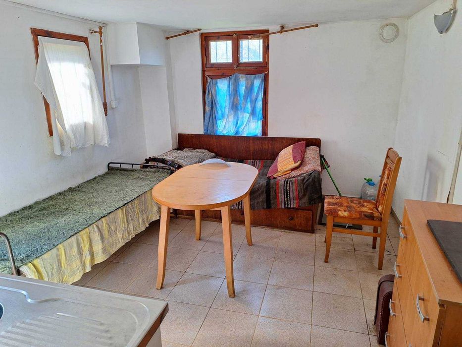 Къща в обитаемо село само на 11 км от Габрово