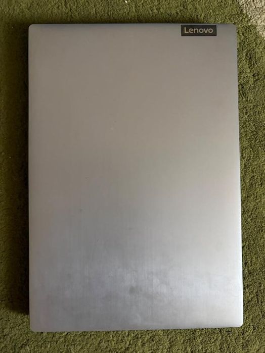 vând laptop Lenovo