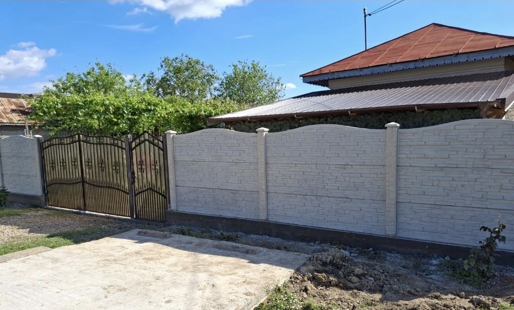 Gard din plăci de beton