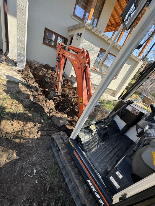 Услуги с Мини багер, Бобкат,Тристранен самосвал,Пътна помощ.