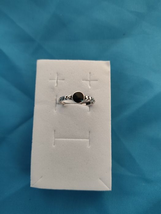 Сребърен регулируем пръстен с черен камък