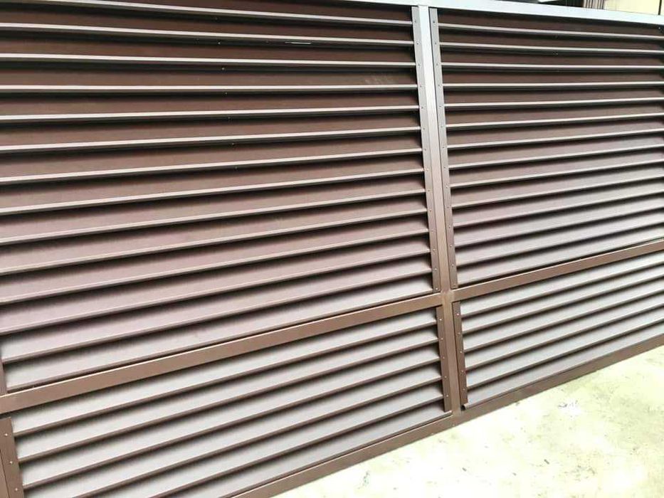 Garduri si porti din panouri stil jaluzele si alte modele disponibile