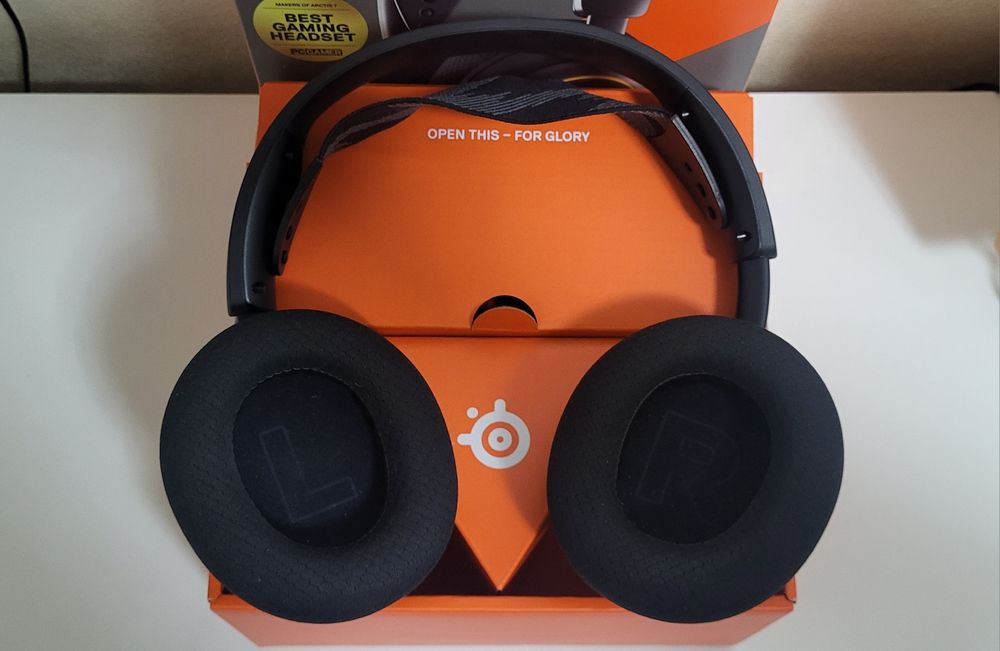 Casti wireless SteelSeries Arctis Nova 3, sunet surround 360, iluminar