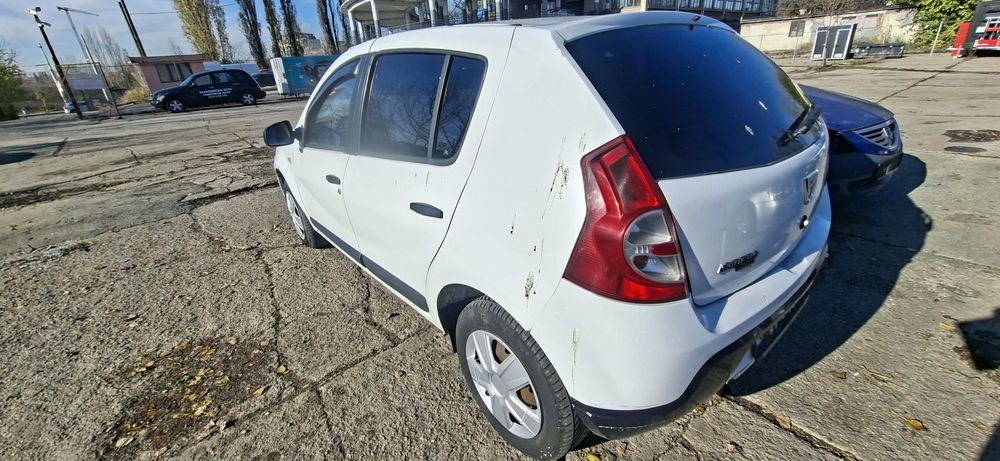 Dezmembrez Dacia Sandero 1.4 B 2008