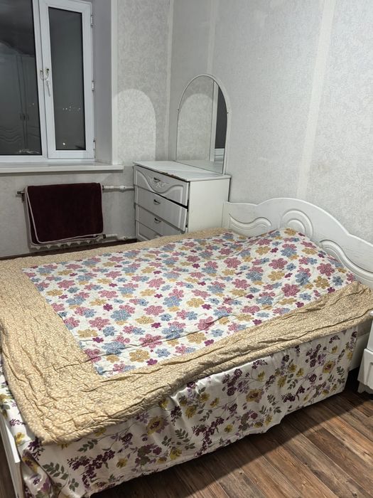 Мебель спальни в отличном состояний