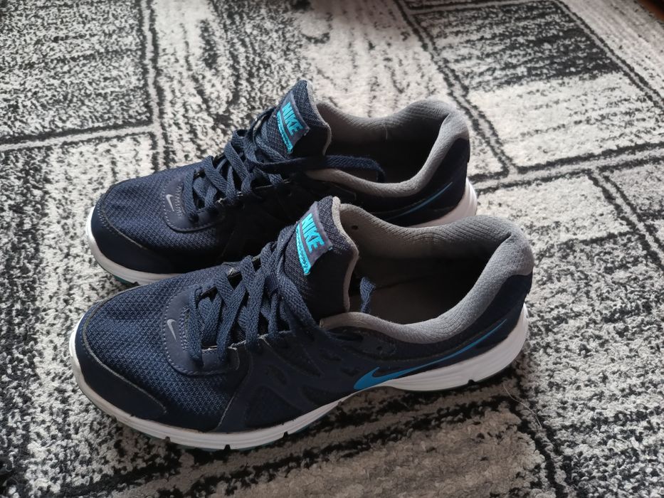 adidasi nike revolution 42.5