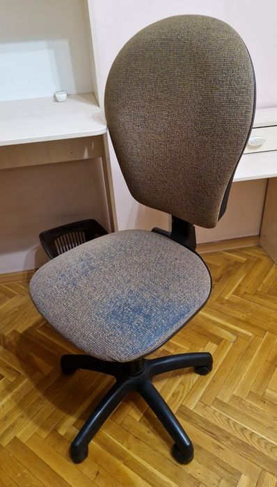 Компьютерные кресла, журнальный столик, б/у