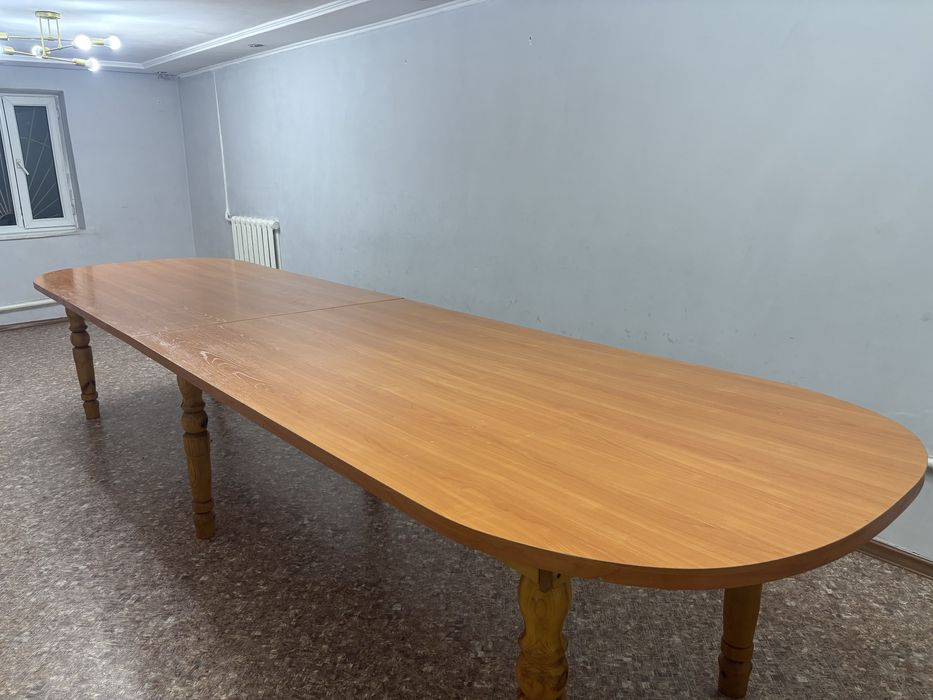 Продается стол без стульев