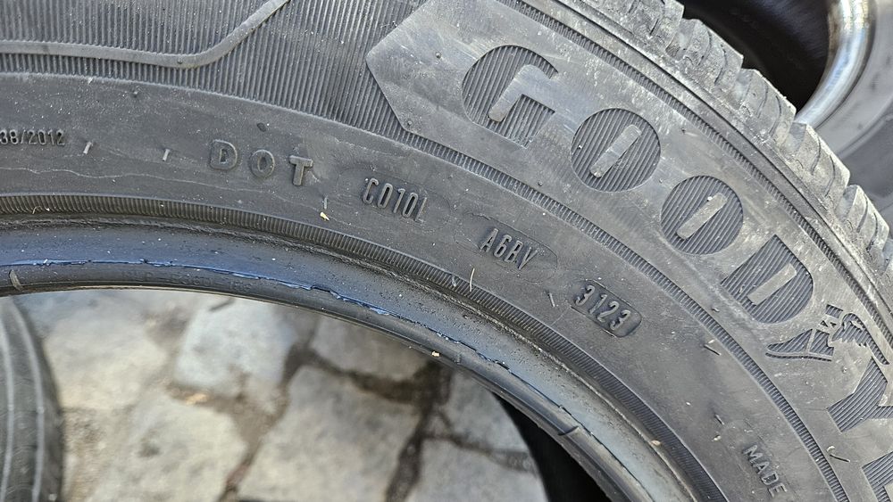 Goodyear Efficient grip cargo 215 65 R16C