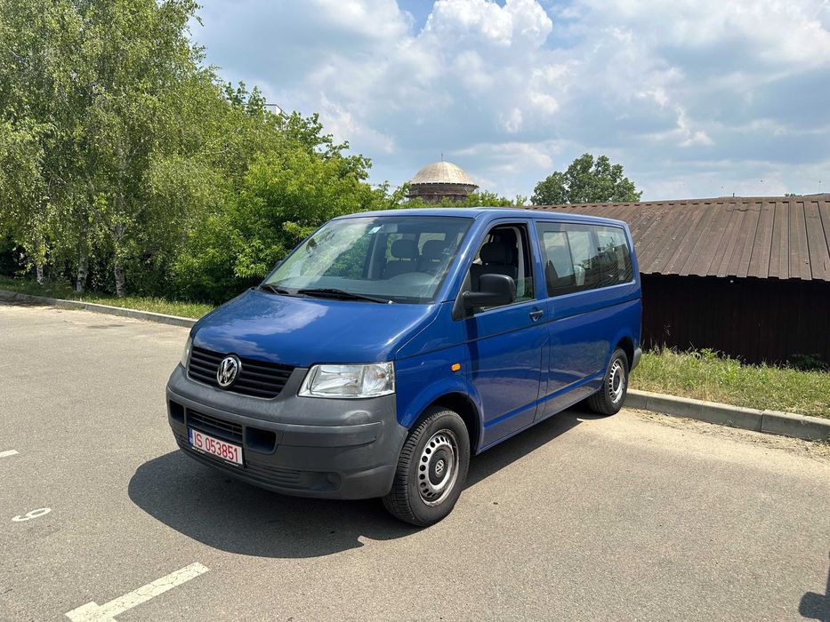 Inchiriez Volkswagen Transporter 8+1 - MASINA DE INCHIRIAT