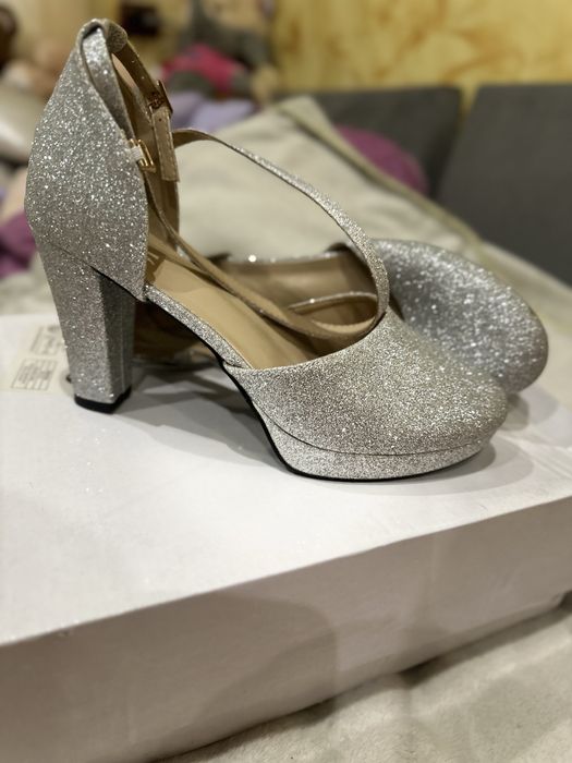 Дамски обувки с ток