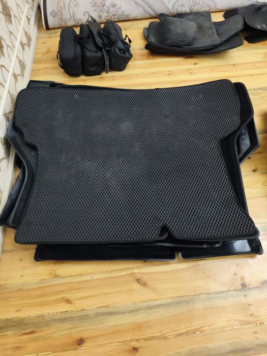 Полик для багажа Кобальта в отличном состоянии