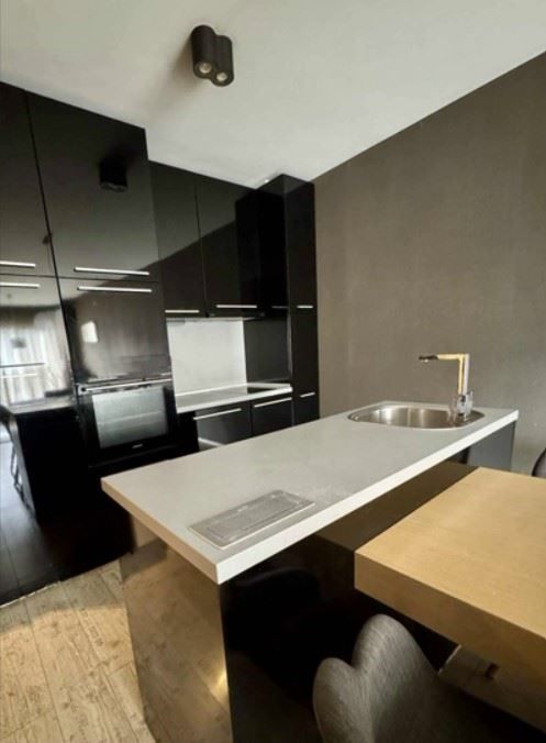 Дава се под наем Двустаен апартамент в София, Гоце Делчев - 75 кв.м за 796.62 € - Снимка #2