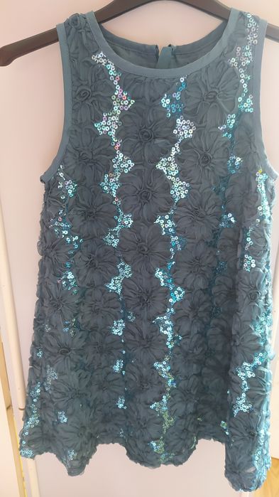 Продавам детски рокли ръст 134